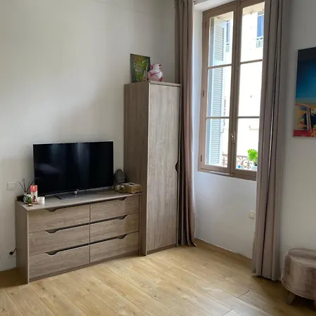 Suquet 5 Mins A Pied Du Palais *